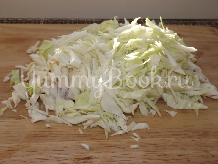 Салат из свежей капусты с имбирем и яблоком - шаг 2