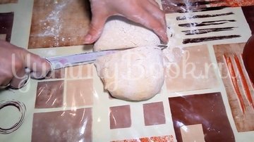 Кудрявый пирог простой рецепт. image middle 3055c66a6304a56350231229 50231229. Кудрявый пирог простой рецепт фото. Кудрявый пирог простой рецепт-image middle 3055c66a6304a56350231229 50231229. картинка Кудрявый пирог простой рецепт. картинка image middle 3055c66a6304a56350231229 50231229. Тертый пирог — лакомство, знакомое многим из нас с детства. Его готовили даже в самые трудные времена из варенья, запасенного в кладовке. Нежное и рассыпчатое тесто идеально сочетается с разнообразными ягодами и фруктами. Выпечка получается вкусной и очень ароматной. Обычно пирог разрезали на небольшие квадратики, их можно было кушать, как печенье.