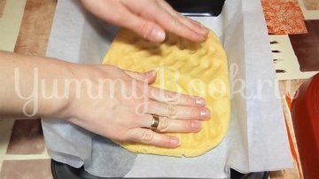 Кудрявый пирог простой рецепт. image middle 75475c66a6510206f50231231 50231231. Кудрявый пирог простой рецепт фото. Кудрявый пирог простой рецепт-image middle 75475c66a6510206f50231231 50231231. картинка Кудрявый пирог простой рецепт. картинка image middle 75475c66a6510206f50231231 50231231. Тертый пирог — лакомство, знакомое многим из нас с детства. Его готовили даже в самые трудные времена из варенья, запасенного в кладовке. Нежное и рассыпчатое тесто идеально сочетается с разнообразными ягодами и фруктами. Выпечка получается вкусной и очень ароматной. Обычно пирог разрезали на небольшие квадратики, их можно было кушать, как печенье.