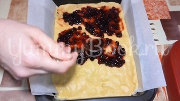 Кудрявый пирог простой рецепт. image middle 86005c66a66ac8ce250231232 50231232. Кудрявый пирог простой рецепт фото. Кудрявый пирог простой рецепт-image middle 86005c66a66ac8ce250231232 50231232. картинка Кудрявый пирог простой рецепт. картинка image middle 86005c66a66ac8ce250231232 50231232. Тертый пирог — лакомство, знакомое многим из нас с детства. Его готовили даже в самые трудные времена из варенья, запасенного в кладовке. Нежное и рассыпчатое тесто идеально сочетается с разнообразными ягодами и фруктами. Выпечка получается вкусной и очень ароматной. Обычно пирог разрезали на небольшие квадратики, их можно было кушать, как печенье.