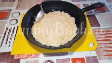 Картофельная пицца с грибами на сковороде - шаг 3