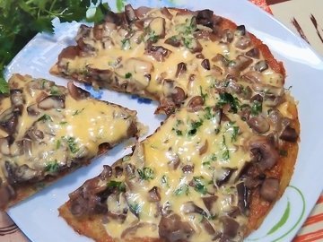 Картофельная пицца с грибами  на сковороде