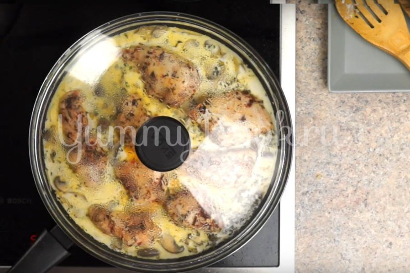 ​Макароны с курицей и грибами в сливочном соусе - шаг 4