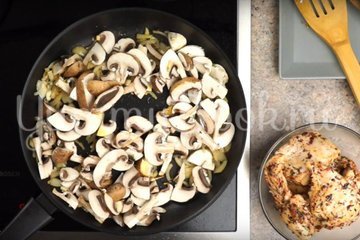 Макароны с курицей и грибами в сливочном соусе - шаг 3
