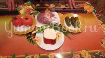 Салат с сердцем, копченым сыром и овощами - шаг 1