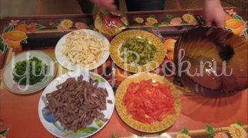 Салат с сердцем, копченым сыром и овощами - шаг 2
