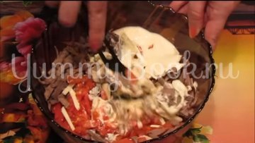 Салат с сердцем, копченым сыром и овощами - шаг 3