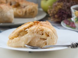 Пирог с заварным кремом и яблоками