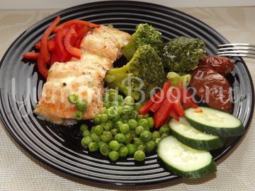 Форель запеченная с брокколи и зеленым горошком - шаг 9