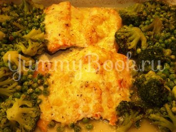 Форель запеченная с брокколи и зеленым горошком - шаг 8