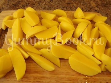 Картофель с розмарином и чесноком запеченный в рукаве - шаг 2