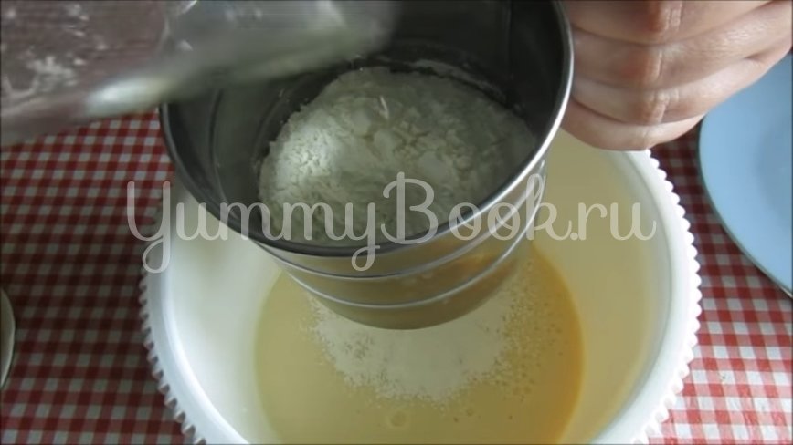 Нежный кекс с вишнёвыми цукатам на сгущённом молоке - шаг 3