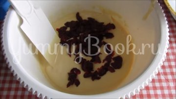 Нежный кекс с вишнёвыми цукатам на сгущённом молоке - шаг 4