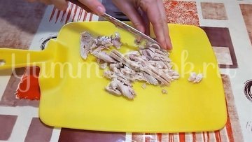 Салат с мясом и яичными блинчиками - шаг 4