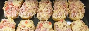 Горячие бутерброды с сыром и колбасой в духовке - шаг 6