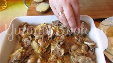 Картошка с грибами и чесноком в духовке (постный рецепт) - шаг 5