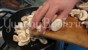 Картошка с грибами и чесноком в духовке (постный рецепт) - шаг 3
