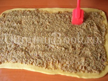 Пирог из «розочек» с начинкой - шаг 4