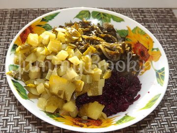 Салат со свеклой и морской капустой - шаг 2