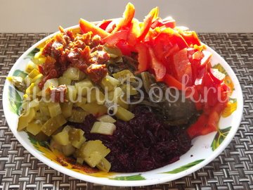 Салат со свеклой и морской капустой - шаг 4