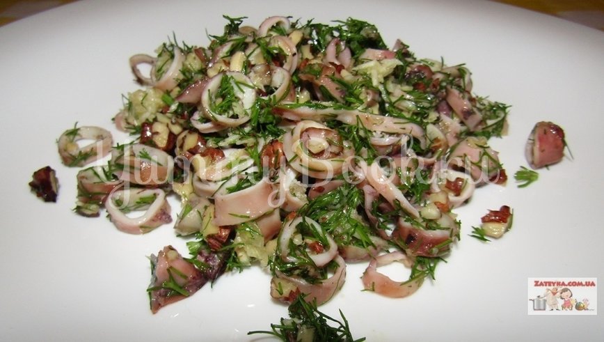 Салат с кальмарами и грецкими орехами - шаг 5