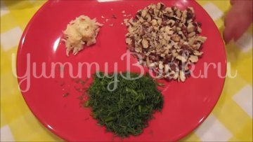Салат с кальмарами и грецкими орехами - шаг 4