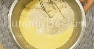 Двухслойный пирог с яблоками и ягодами - шаг 3