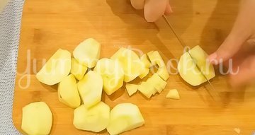 Двухслойный пирог с яблоками и ягодами - шаг 6