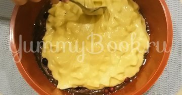Двухслойный пирог с яблоками и ягодами - шаг 9