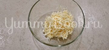 Горячие бутерброды с сыром и яйцом - шаг 1