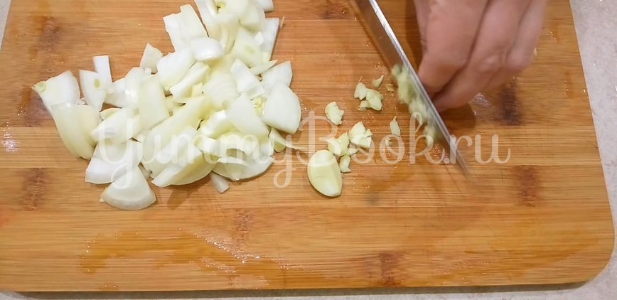 Томленое мясо с макаронами на сковороде - шаг 4