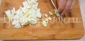 Томленое мясо с макаронами на сковороде - шаг 4