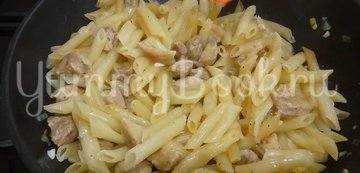 Томленое мясо с макаронами на сковороде - шаг 8
