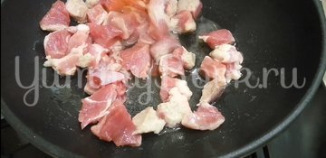 Томленое мясо с макаронами на сковороде - шаг 2