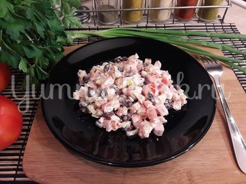 Салат из фасоли, копчёной курицы и помидора - шаг 6