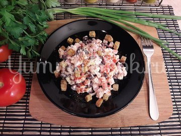 Салат из фасоли, копчёной курицы и помидора - шаг 5