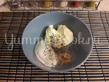 Салат из фасоли, копчёной курицы и помидора - шаг 4