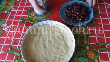 Постный тертый пирог с вишнями - шаг 5