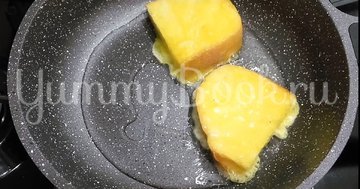 Сладкие гренки из батона с яйцом - шаг 3