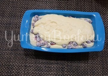 Манник с творогом и черной смородиной - шаг 4
