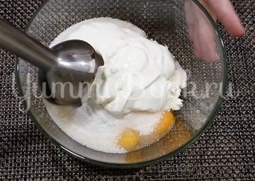 Манник с творогом и черной смородиной - шаг 1