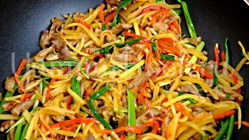 Картошка с мясом и овощами - шаг 6