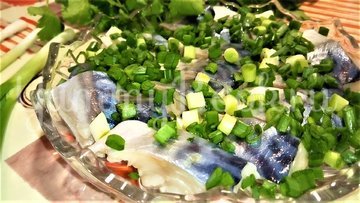 Как засолить скумбрию или селедку дома - шаг 3