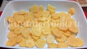 Картофель с рыбой в духовке - шаг 1