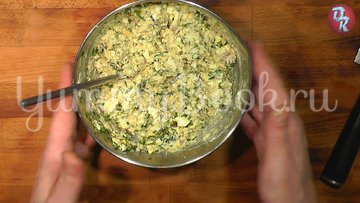Яичный салат с черемшой и копчёной рыбой - шаг 10