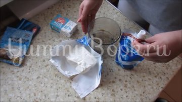 Творожные конфеты с печеньем и грецкими орехами - шаг 3