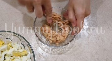 Простой салат с тунцом - шаг 3