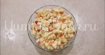 Слойки с яблоками из готового слоеного теста - шаг 2