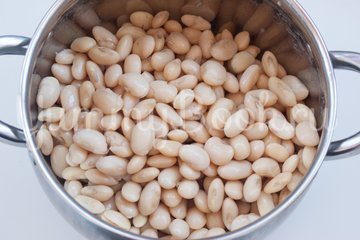 Белая фасоль с луком, запеченные в пиве - шаг 2