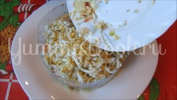 Слоеный салат с консервированным тунцом - шаг 4